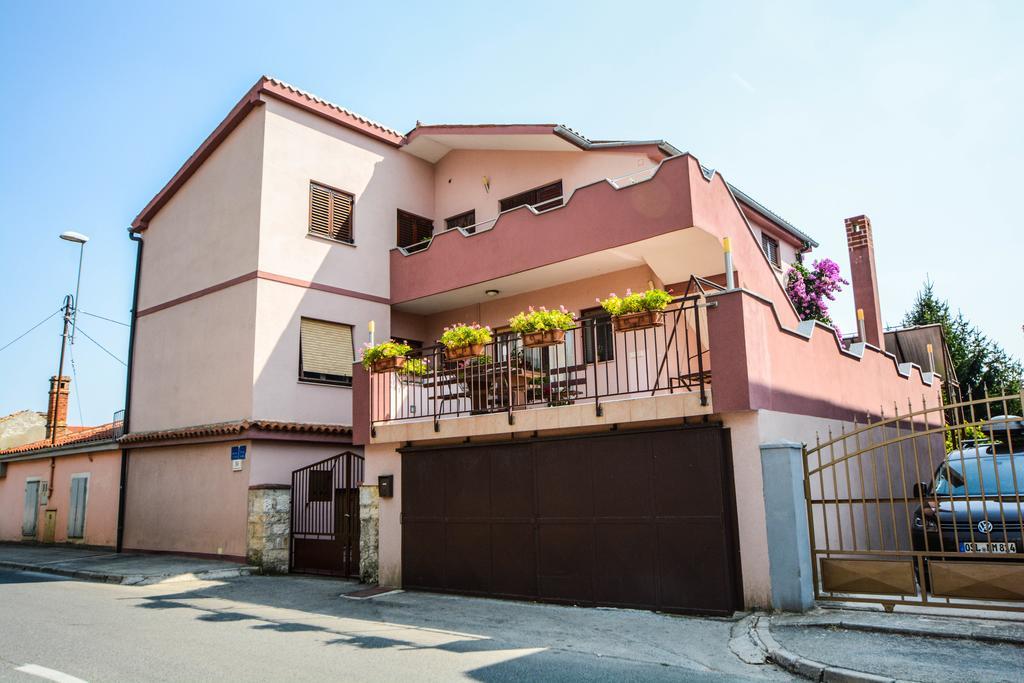 Apartments Ema Pula Exterior photo